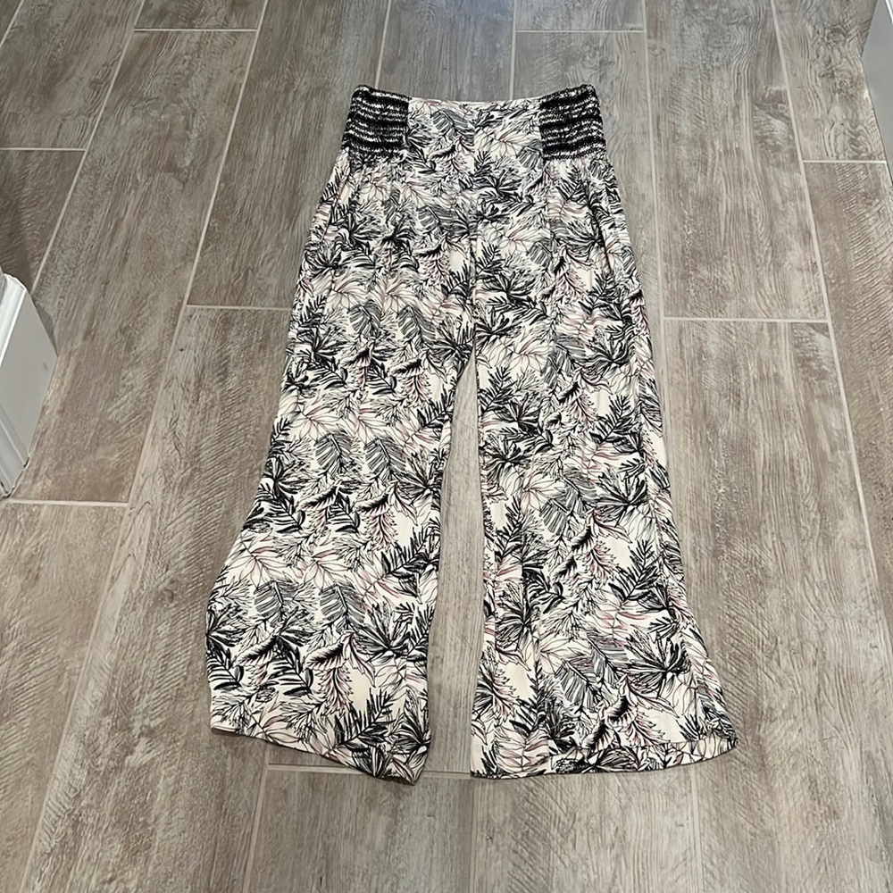 Wide leg pants.